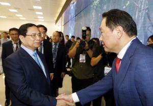 SK 최태원 "베트남 넷제로 달성 전략적 동반자 될 것"