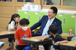 윤대통령 "늘봄학교 신속 지원·협력 이뤄지도록 챙기겠다"