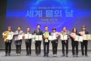 [포토] 김태흠 지사, 세계 물의 날 기념식 참석···물의 소중함 알려