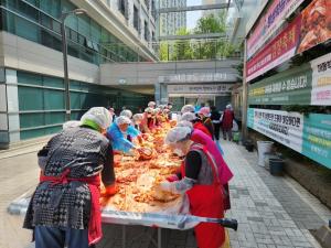 시흥2동 주민자치회 ‘따뜻한 봄, 가족·이웃과 함께하는 김장축제’ 개최