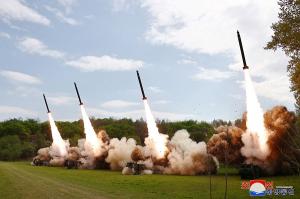 북한, &apos;南 겨냥&apos; 핵반격훈련… 초대형방사포 &apos;첫선&apos; (종합)